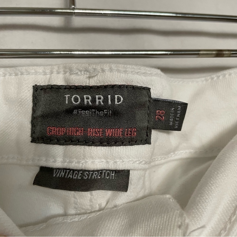 Torrid 28 Crop Wide Leg Vintage Stretch High-Rise Jean in Optic White - Picture 3 of 14